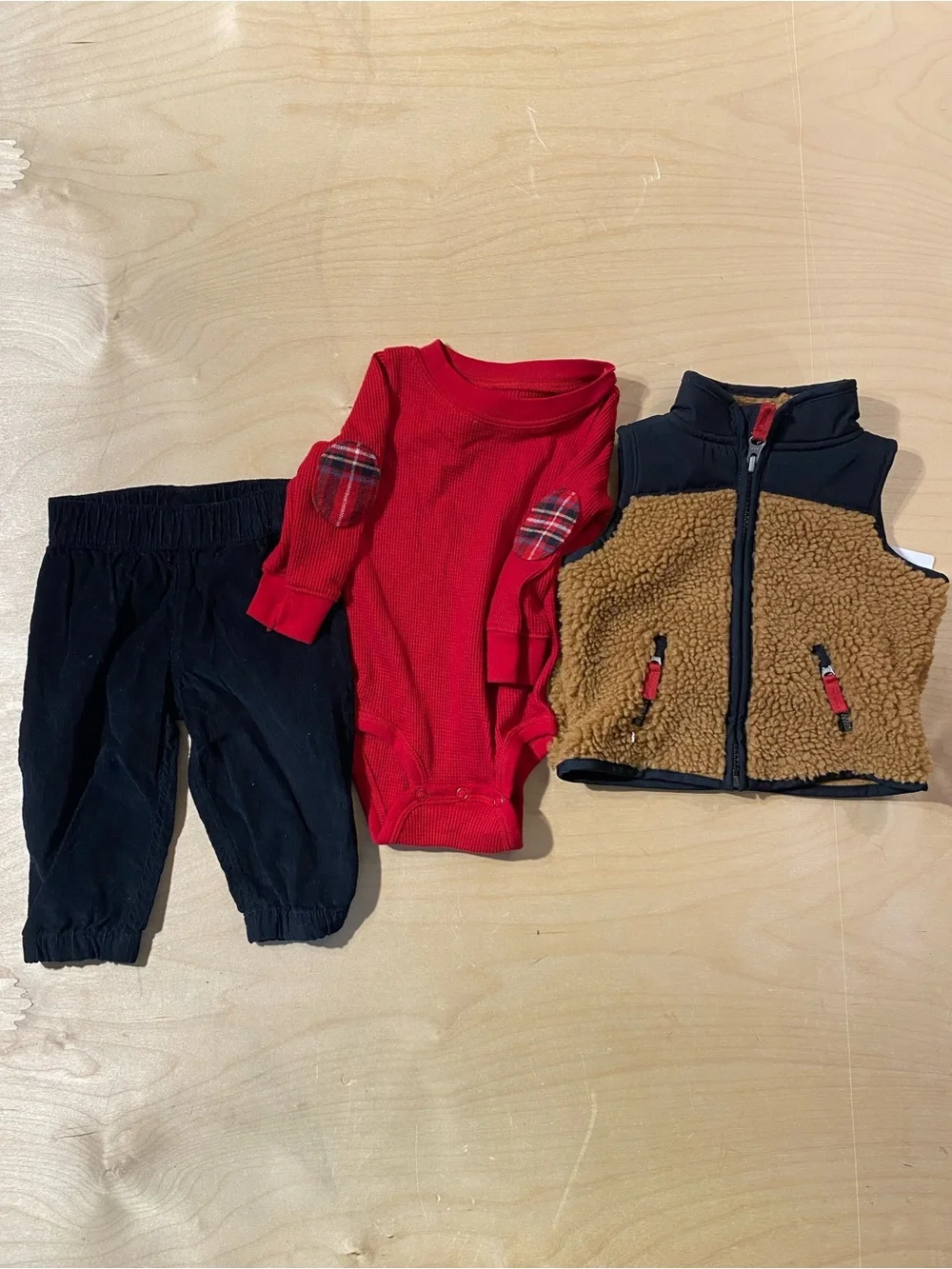 Carter's Kids' Teddy Fleece Vest with matching outfit - 6 Months (Z)